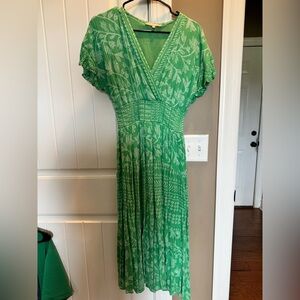 J. Gee  Green Printed V-Neck Smocked Waist Maxi Dress small